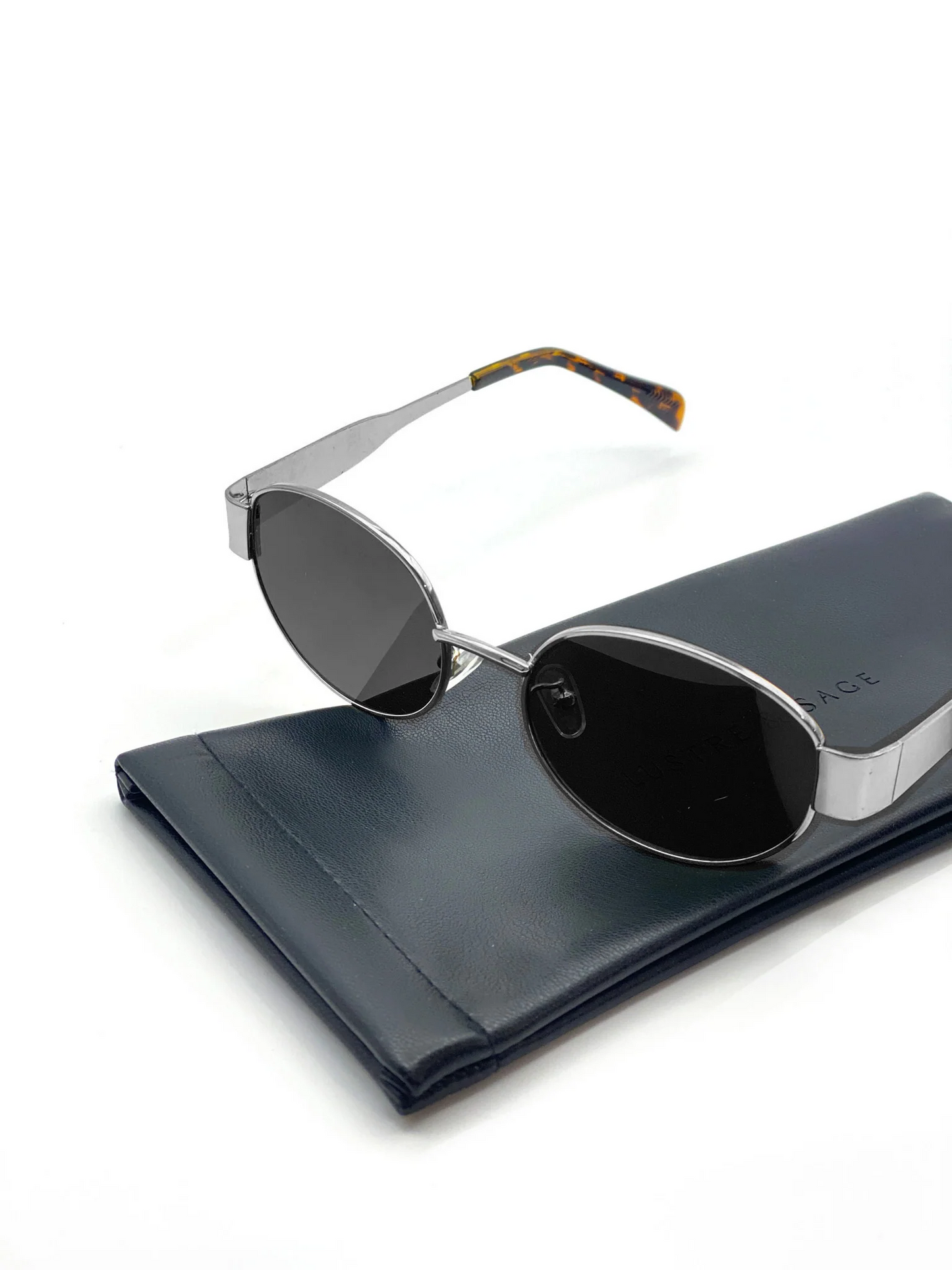 Lustre + Sage Oval Sunglasses Black