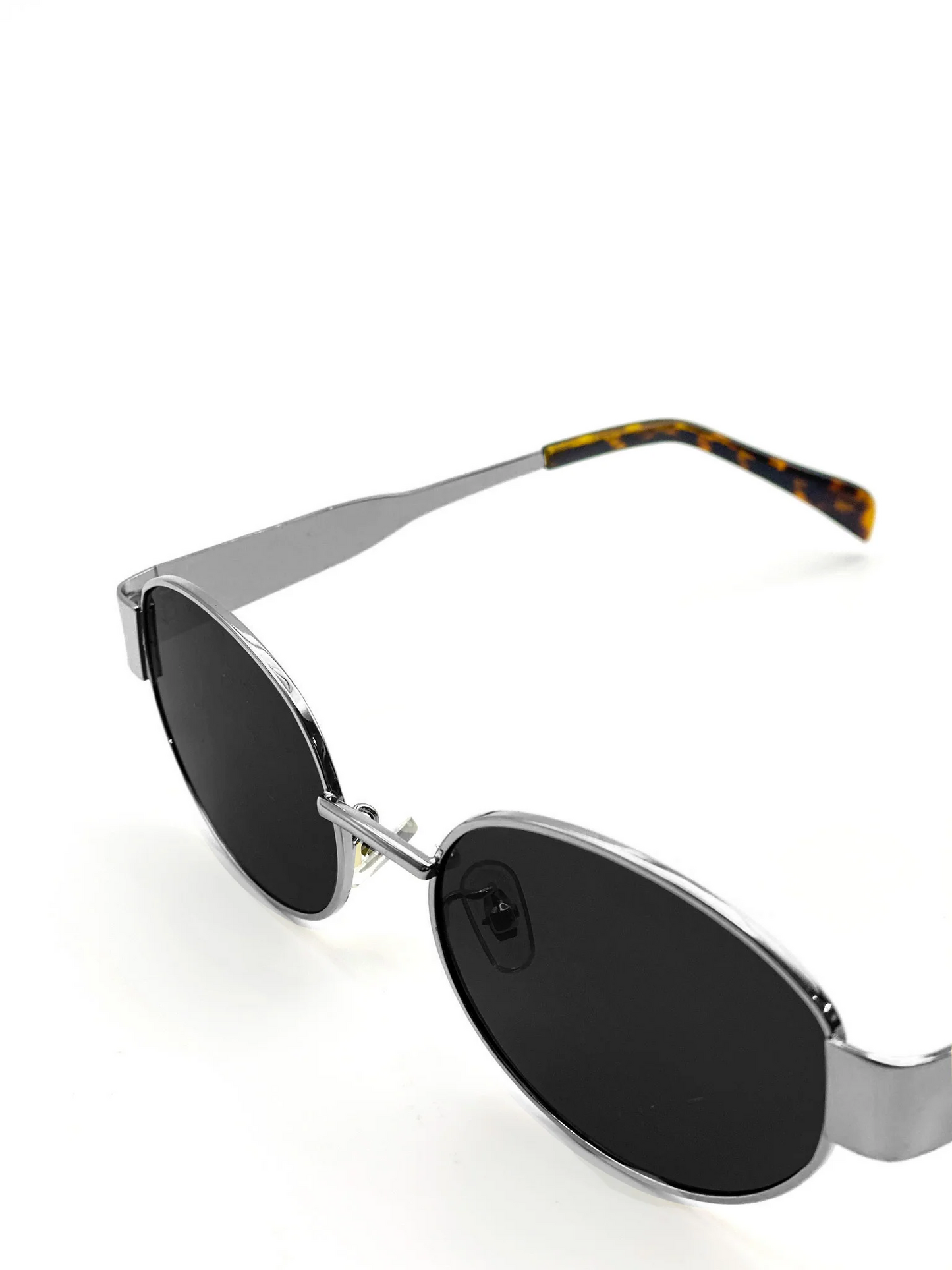 Lustre + Sage Oval Sunglasses Black
