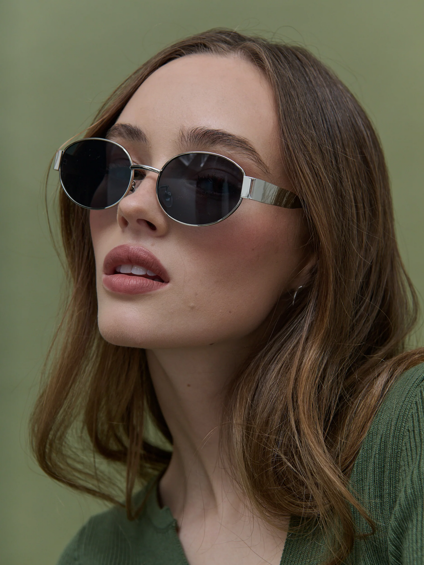 Lustre + Sage Oval Sunglasses Black