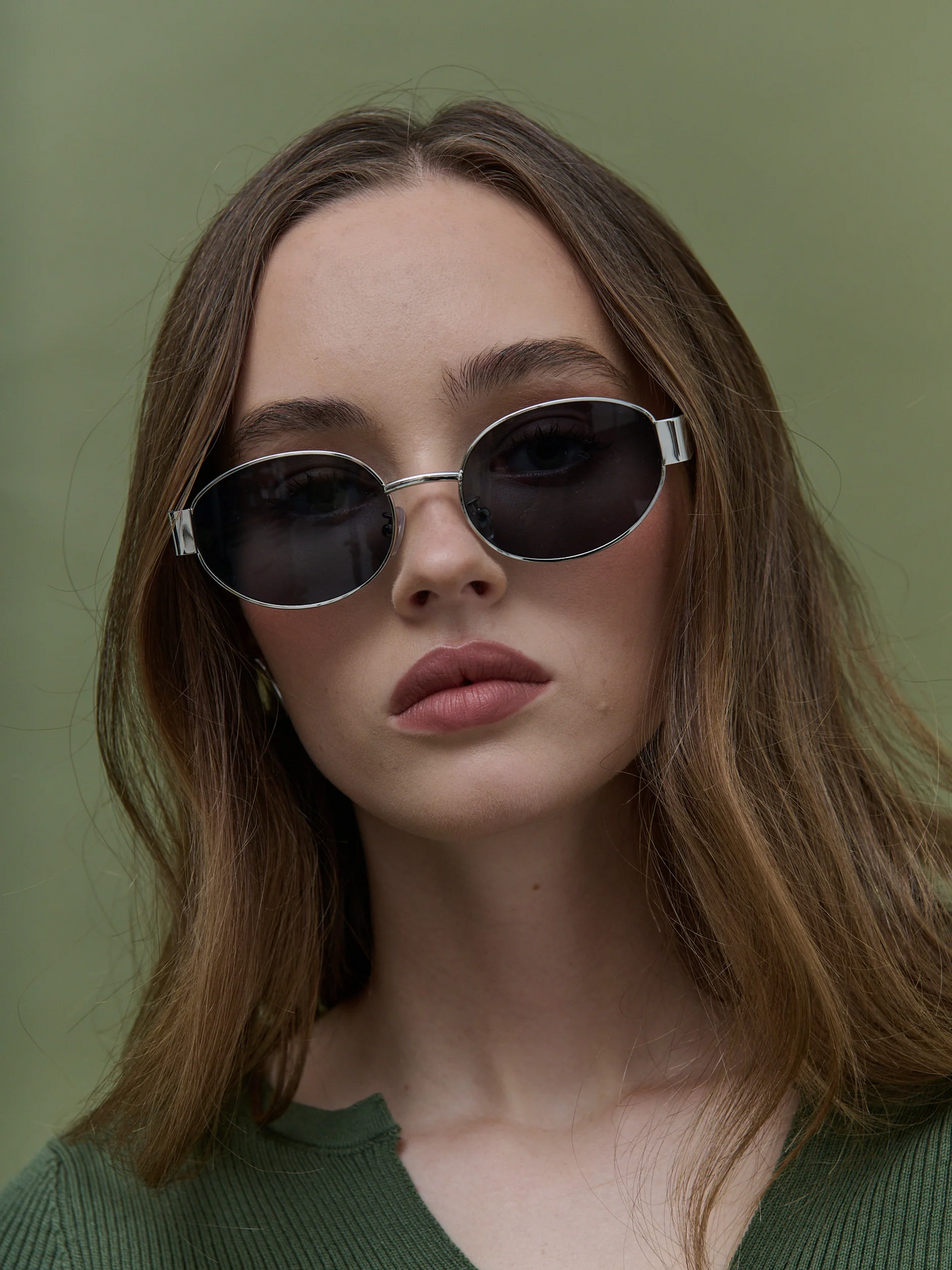 Lustre + Sage Oval Sunglasses Black