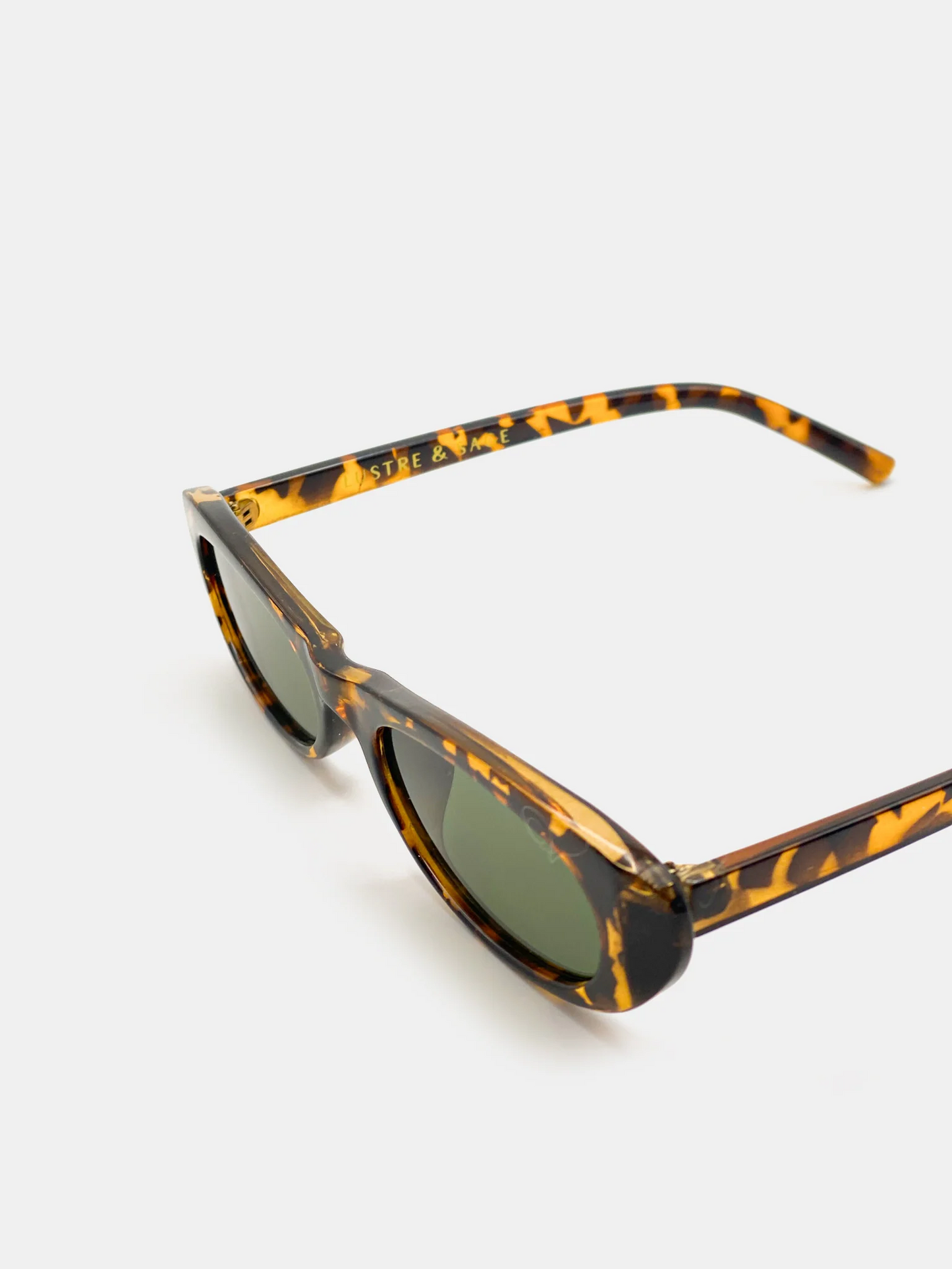 Lustre + Sage Matilda Sunglasses in Tort