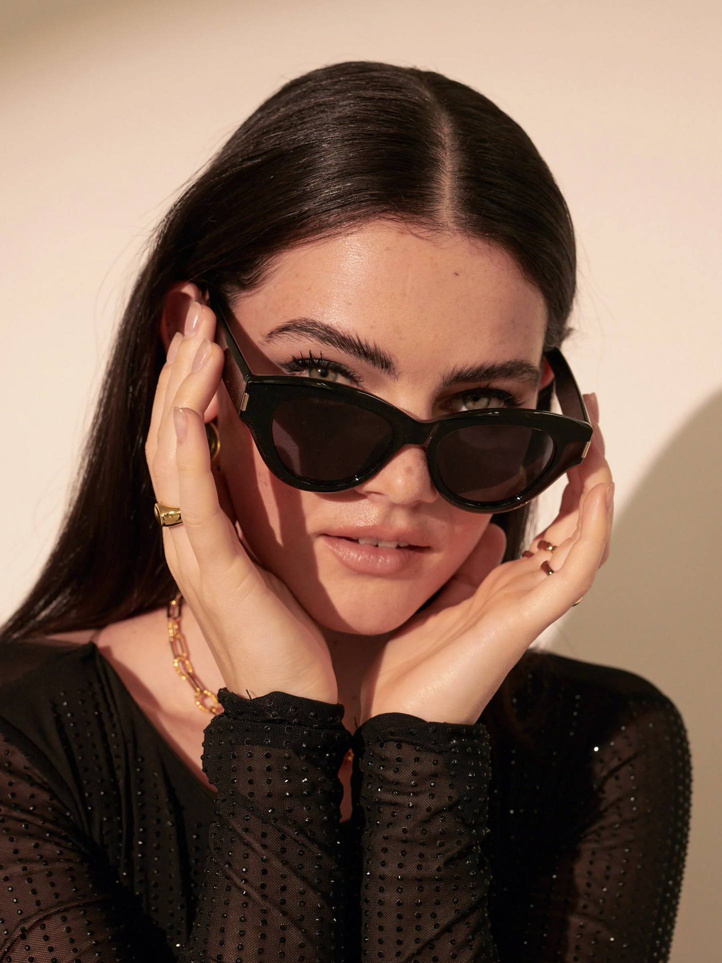 Lustre + Sage Mielli Sunglasses in Black