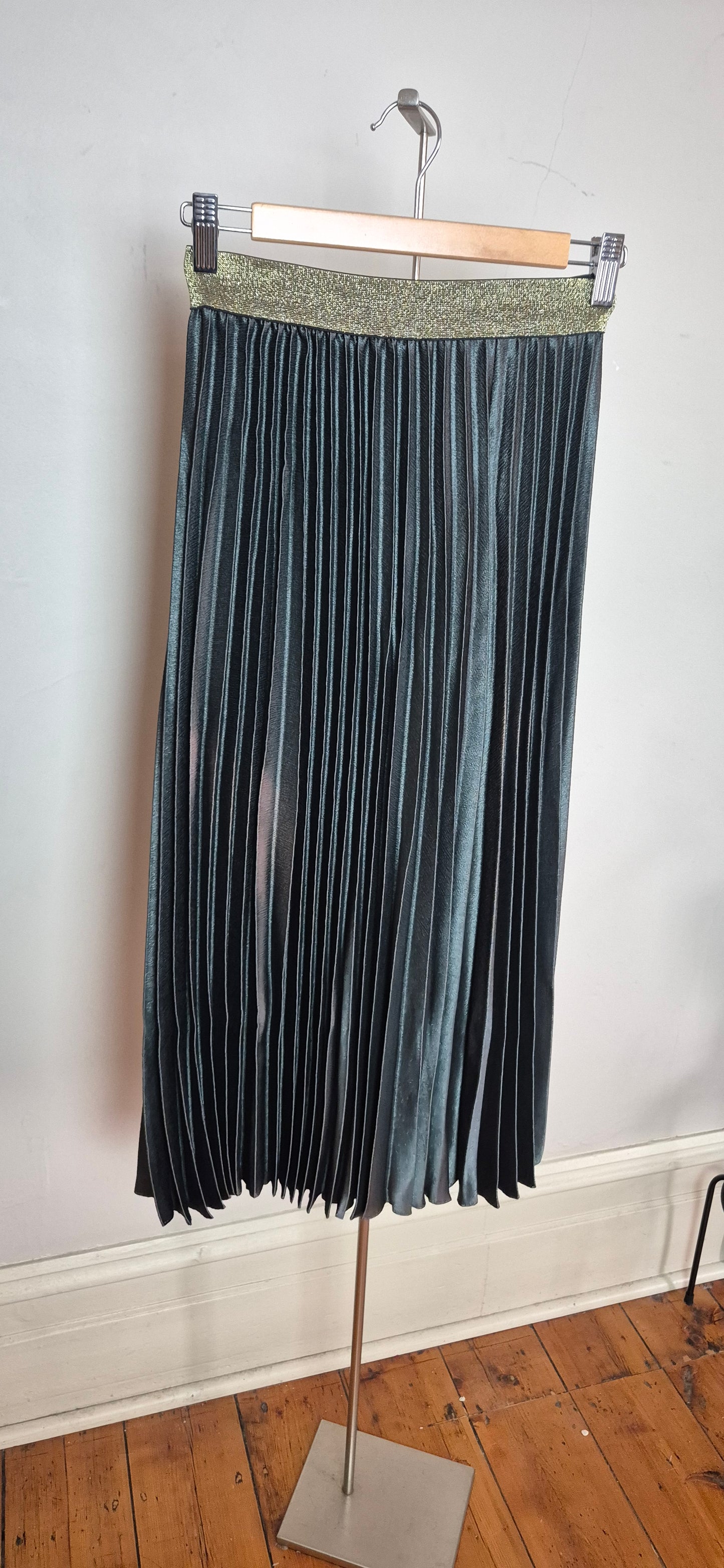 Metallic Pleated Midi Skirt