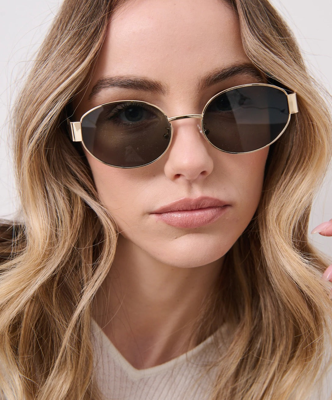 Oval Sunglasses in Gold Black