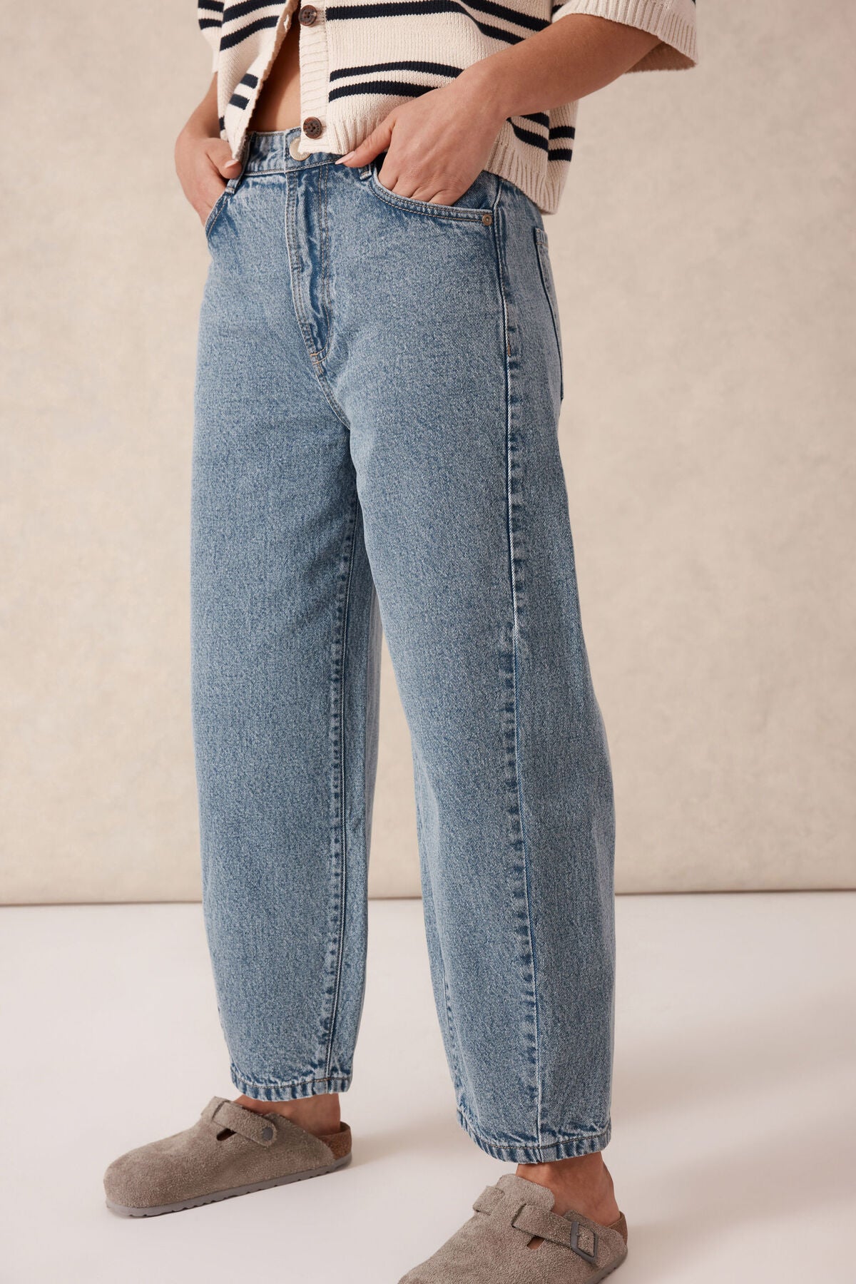 Tapered Barrel Jean in Mid Vintage Blue