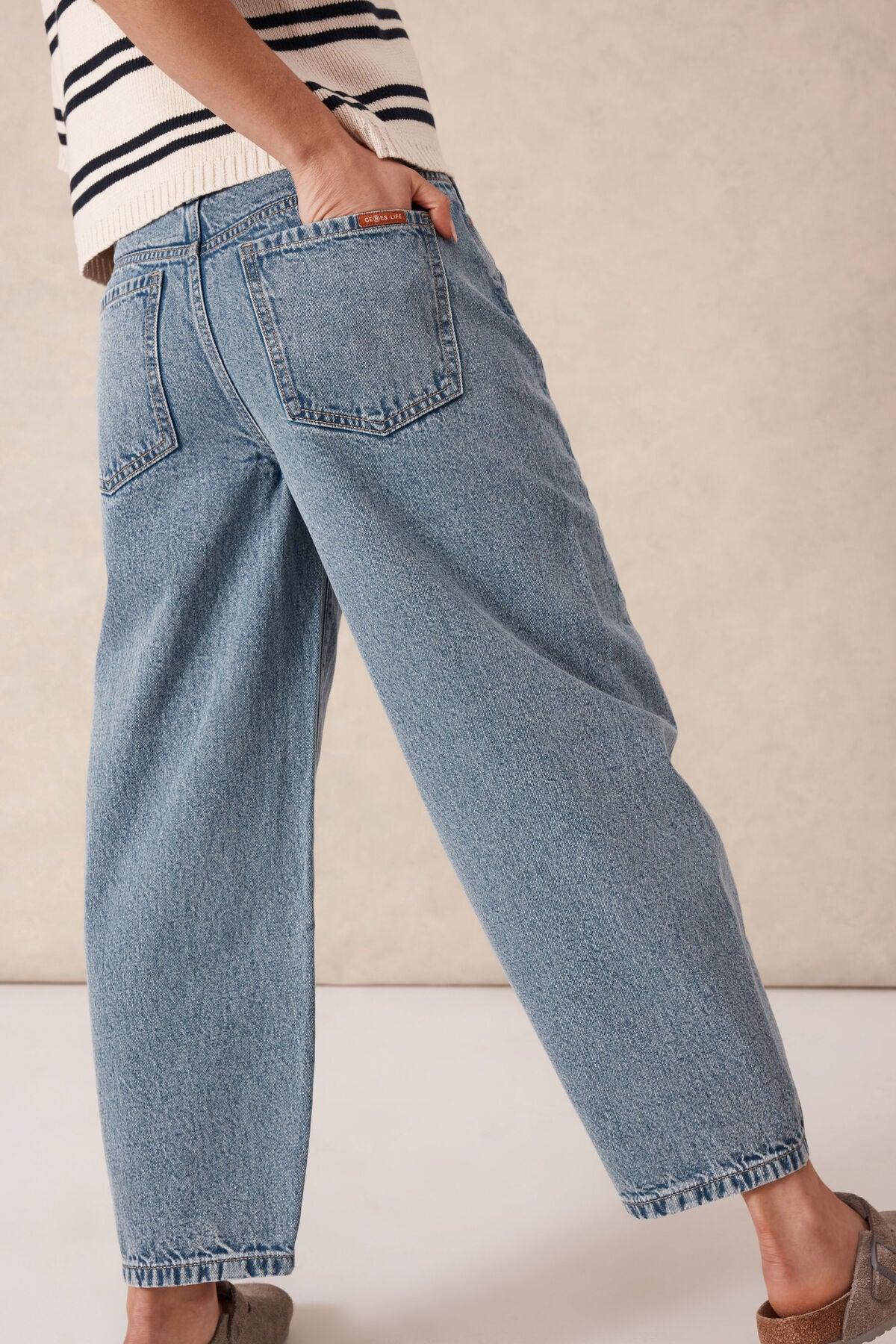 Tapered Barrel Jean in Mid Vintage Blue