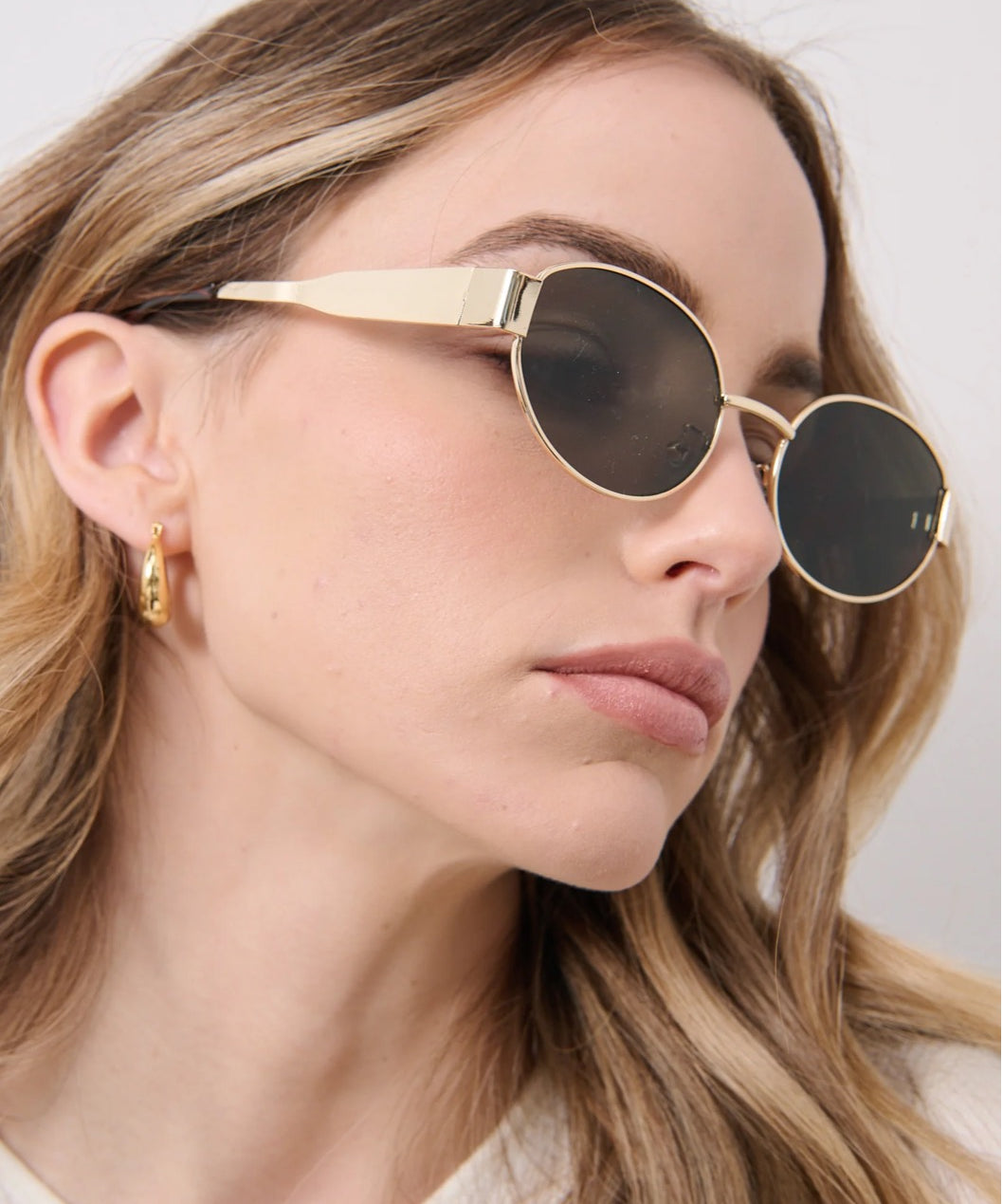 Oval Sunglasses in Gold Black