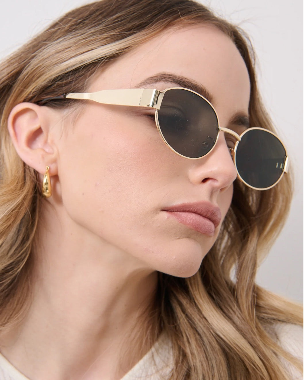 Oval Sunglasses in Gold Black