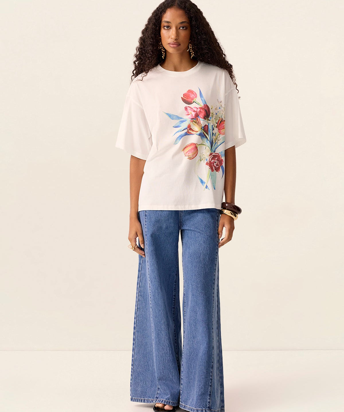 Tulip Tee in Ivory – model view 2