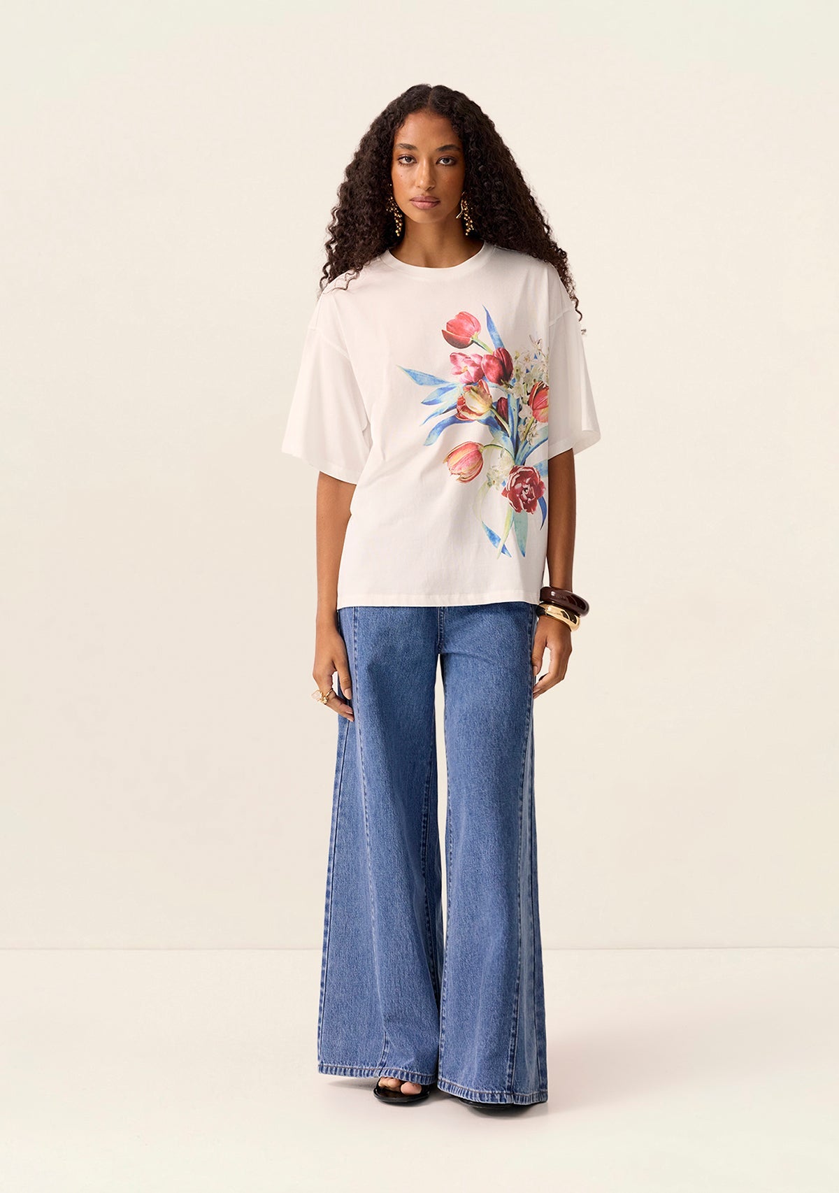 Tulip Tee in Ivory – model view 2
