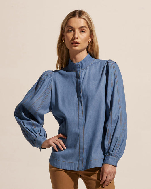 Oblige Top in Mid Chambray