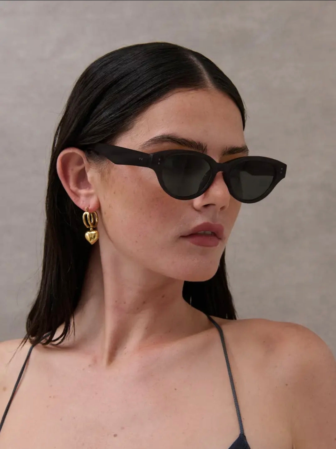 Megan Oval Frame Sunglasses in Black